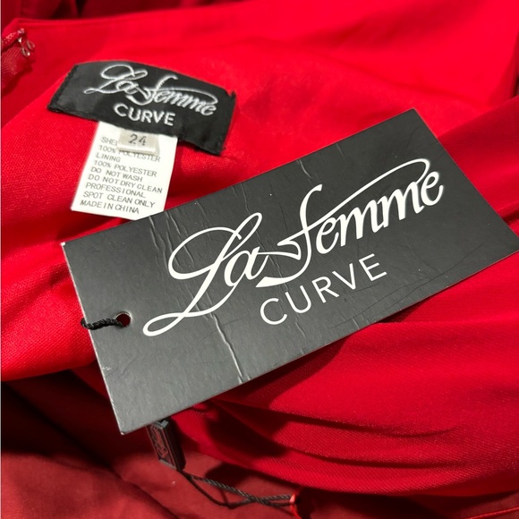 NWT La Femme Curve Deep Red Slit Jersey Gown Plus Size 24W $360 - Picture 4 of 4